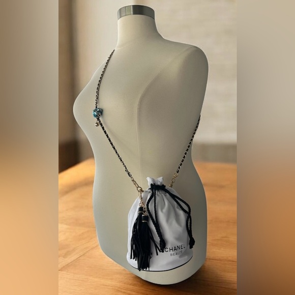 Chanel Beauté White & Black Drawstring Bag Converted to Crossbody - Picture 4 of 8